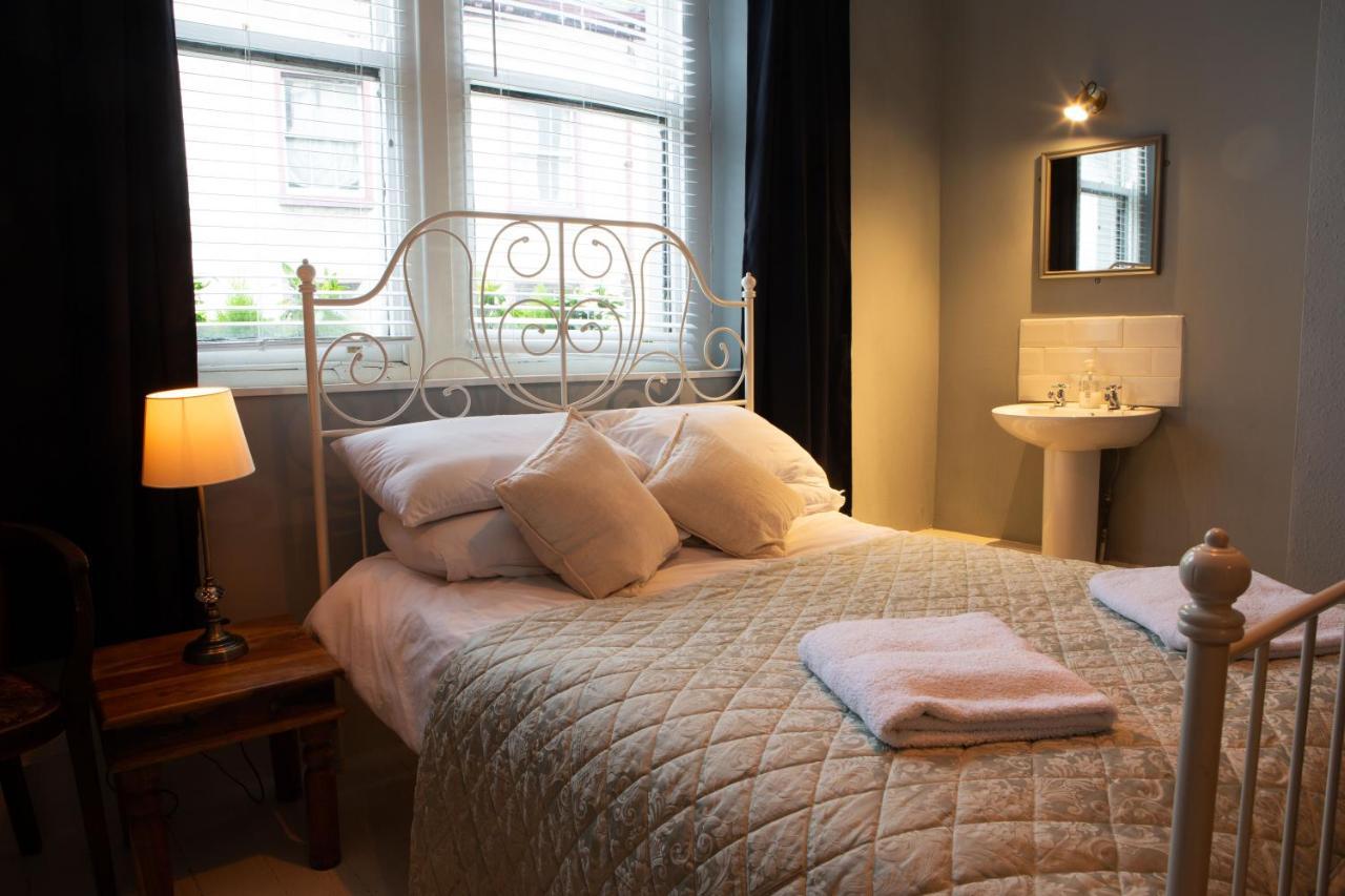 Kings Arms Hotel อัลเวอร์สตัน ภายนอก รูปภาพ
